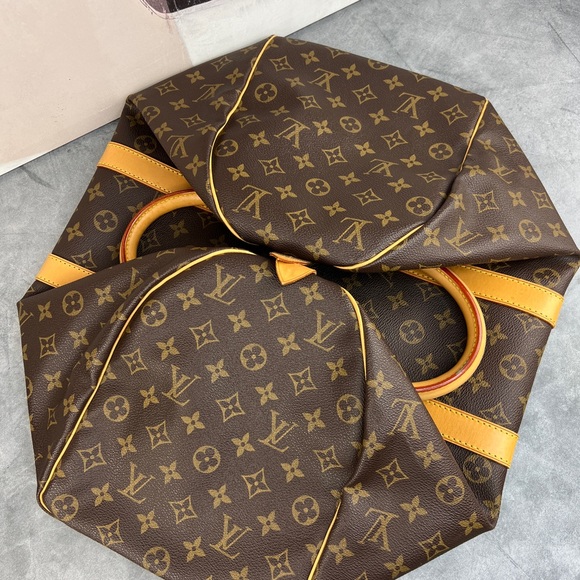 🌵Authentic Louis Vuitton Keepall 45 in Monogram🌵 - Picture 14 of 15